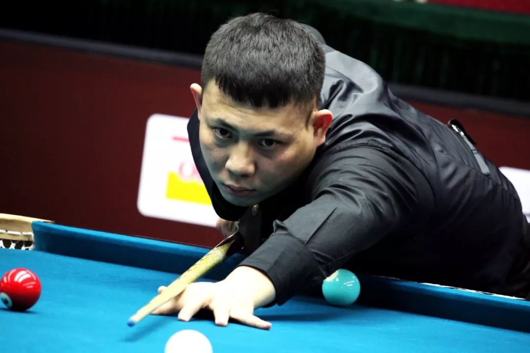 有人顺着墙 有人顺着墙